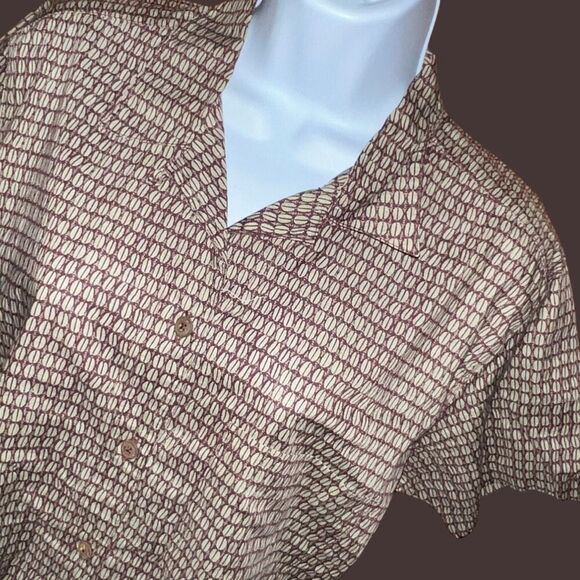 Patagonia Women's Organic Cotton Short Sleeve Button Up Shirt Size Medium - Picture 1 of 4